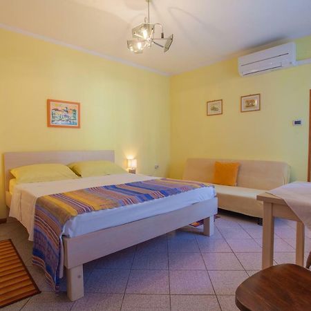 Rooms Ester เซรส ภายนอก รูปภาพ