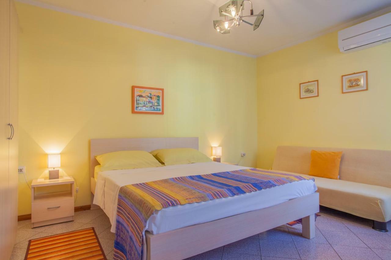 Rooms Ester เซรส ภายนอก รูปภาพ