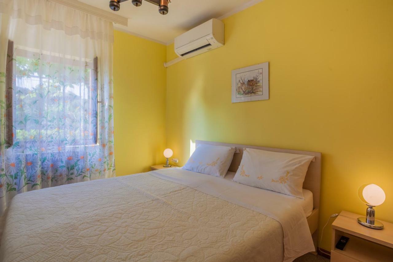 Rooms Ester เซรส ภายนอก รูปภาพ