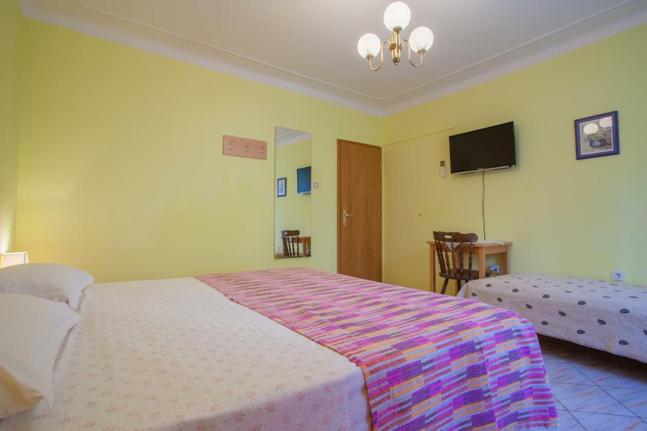 Rooms Ester เซรส ภายนอก รูปภาพ