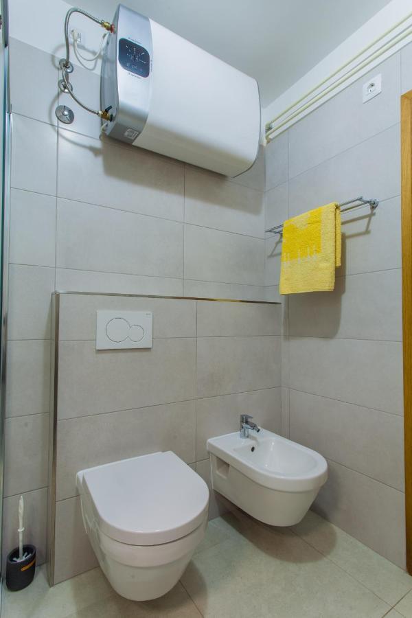 Rooms Ester เซรส ภายนอก รูปภาพ